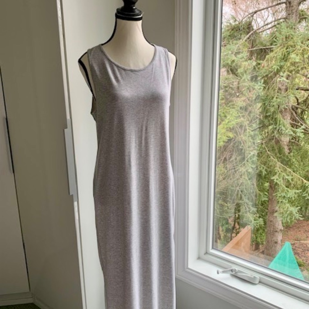 Aritzia The group babaton t-shirt dress grey L won once